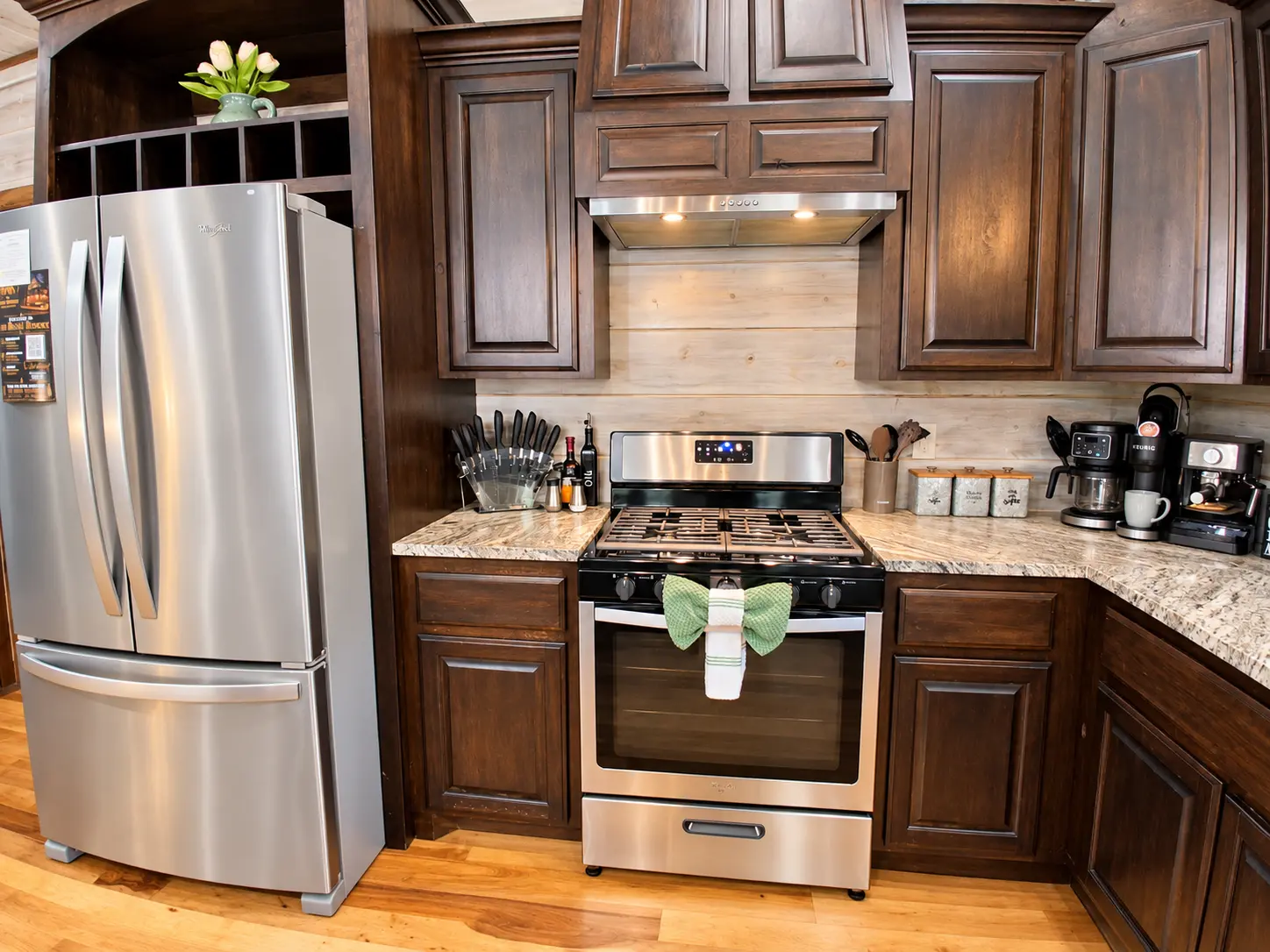 Kitchen appliances and cabinetry at The Rustic Reserve